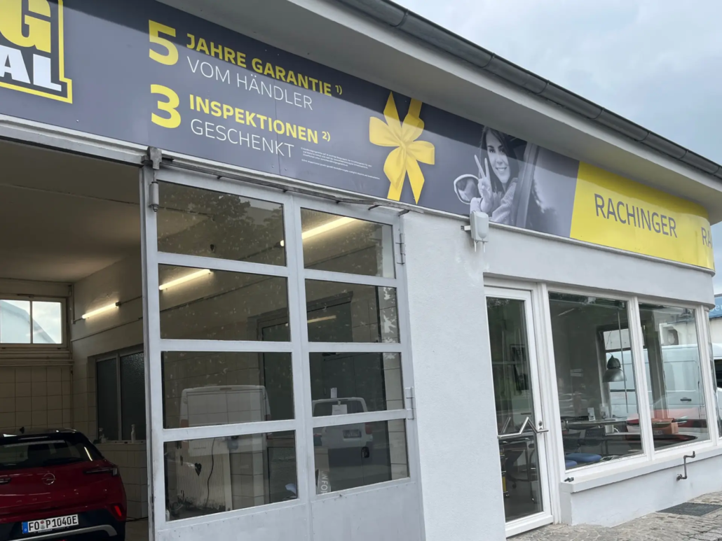 Nebengebaeude-Banderole-nah